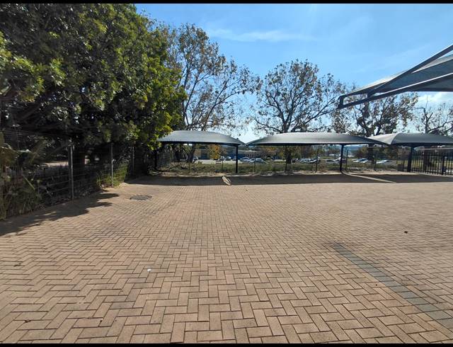 144M² OFFICE TO LET IN HALFWAY HOUSE